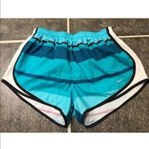 Nike dri-fit striped gym shorts w/ built in lining